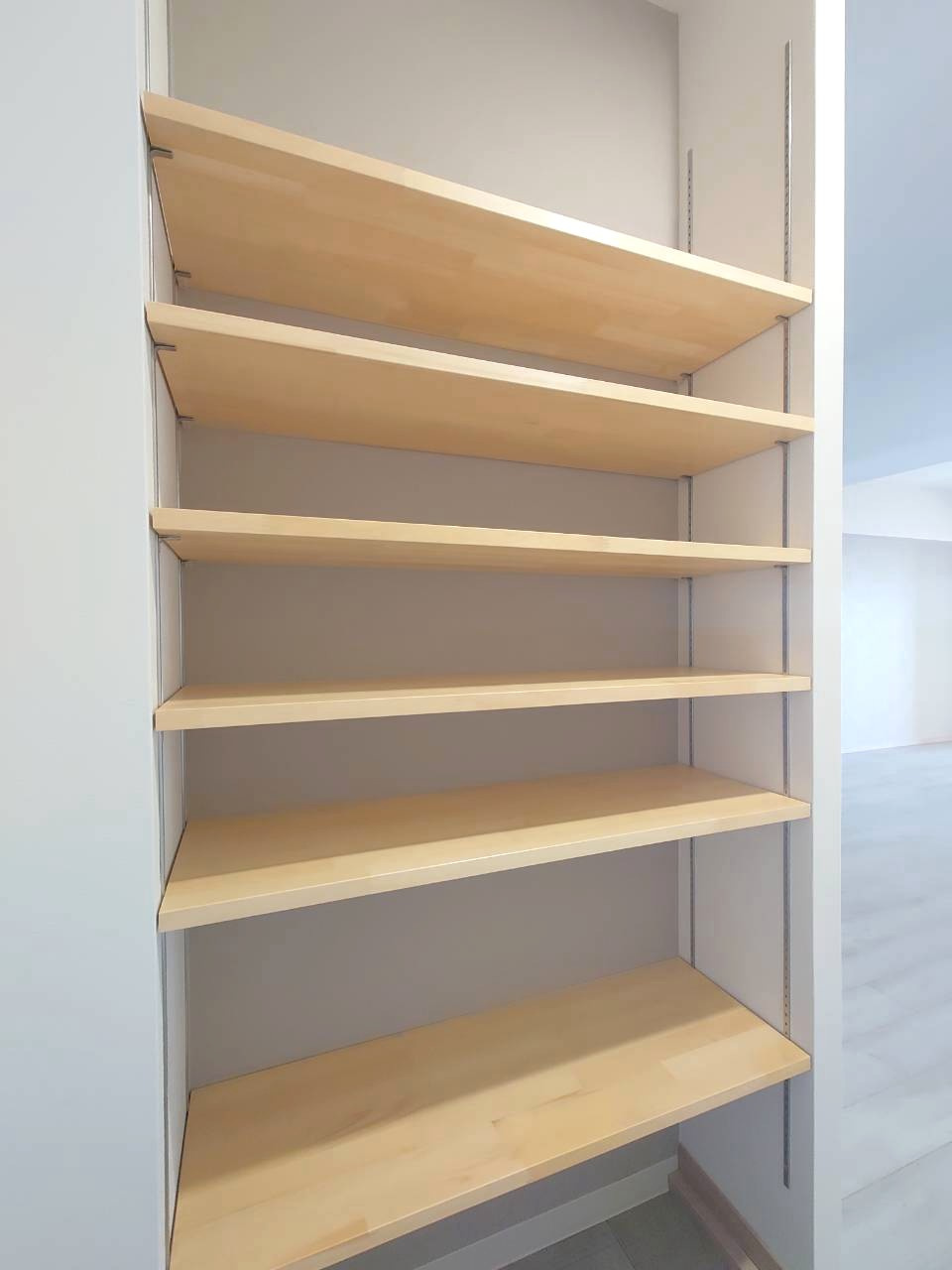 リフォーム完了で即入居可☆リビング２４帖☆京都タワー望む☆メガロコープ西陣Ａ棟の収納|玄関収納