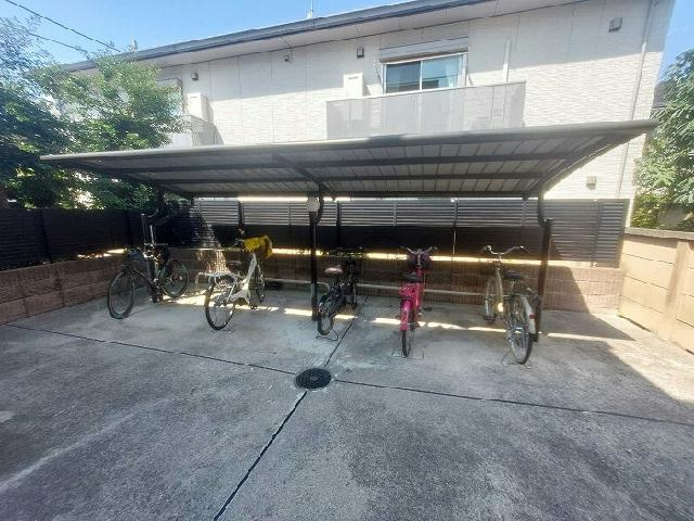 レオパレス中落合ヒルズの駐車場