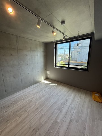 GENOVIA大森町の居間・リビング|★奇数階・偶数階で木材や壁の色が異なります。