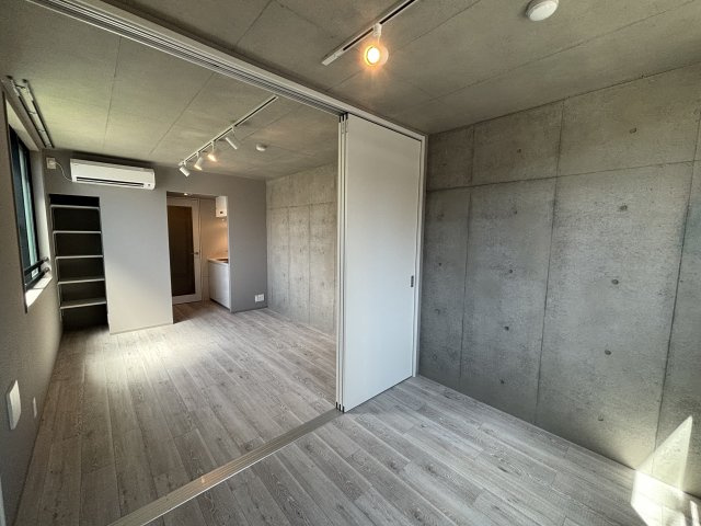 GENOVIA大森町の洋室|★奇数階・偶数階で木材や壁の色が異なります。