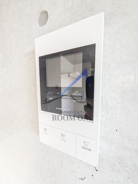 ＦＯＵＲ千鳥町のセキュリティ|モニター付インターホンです。