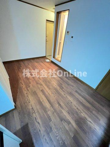 プチハイム栄町の洋室