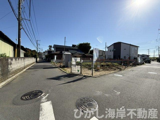 茅ヶ崎市平太夫新田　新築戸建　全３棟の前面道路含む現地写真|10月8日撮影　建築中　現地外観