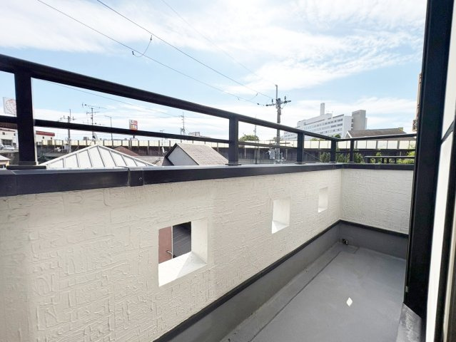 枚方市松丘町のバルコニー|車の通りも少ない閑静な住宅地♪
