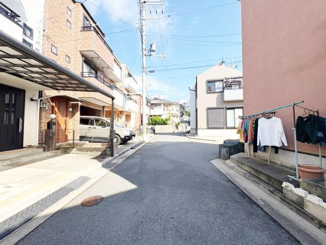 枚方市松丘町の前面道路含む現地写真|2026年10月リフォーム完成！