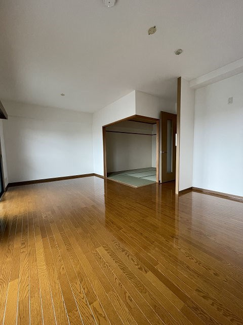 尼崎市武庫元町２丁目の賃貸マンションの居間・リビング|おしゃれな居間です