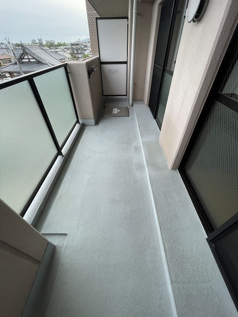 尼崎市武庫元町２丁目の賃貸マンションのバルコニー|外からの目が気にならないバルコニーで洗濯物が干せます