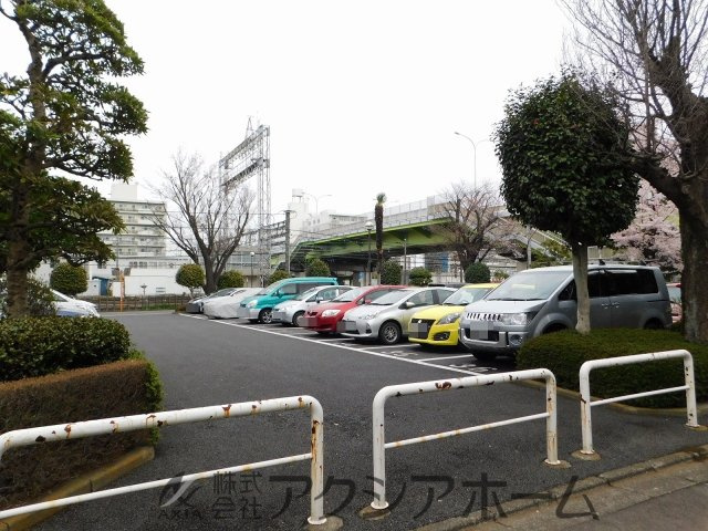 小手指ハイツG棟の駐車場
