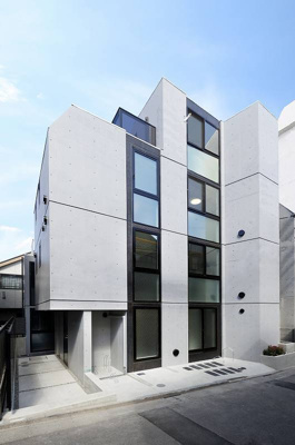 【外観】 | Fullea東中野 | 鉄筋コンクリート造のがっちりとした建物。