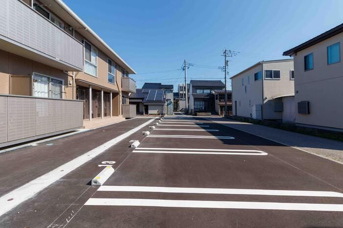 ロイヤル横田南の駐車場