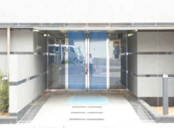 あい蘭道七番館のエントランス