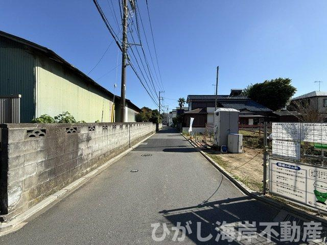 茅ヶ崎市平太夫新田　新築戸建　全３棟の前面道路含む現地写真|10月8日撮影　建築中　現地外観