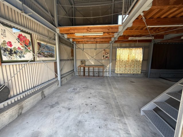 善通寺市与北町倉庫の駐車場