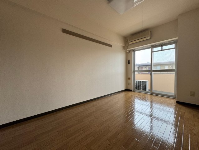 川崎市多摩区登戸の賃貸マンションの居間・リビング