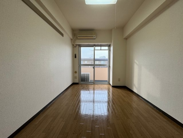 川崎市多摩区登戸の賃貸マンションの居間・リビング