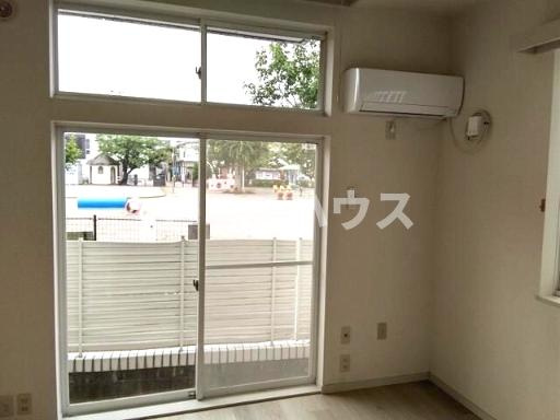 ローズアパートＦ－１５の居間・リビング