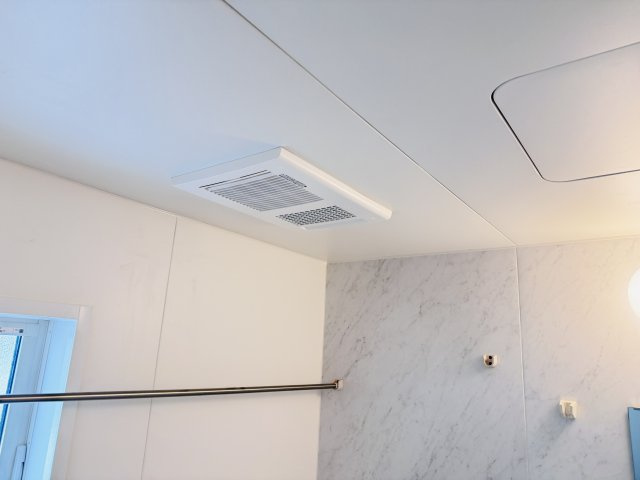 柏市常盤台新築戸建【柏第八小学校：10分】の冷暖房・空調設備|雨の日も安心の浴室乾燥機つき