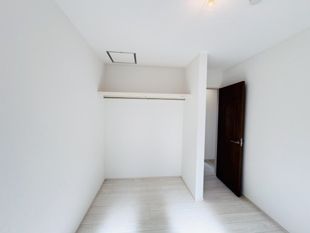 柏市常盤台新築戸建【柏第八小学校：10分】の収納|6帖サービスルーム収納・オープンクローゼット