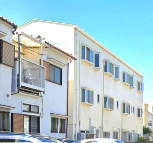 鳴尾町5丁目の外観|2階リビングは日当たりもよく日中は明るい日差しが射し込みます。また、道路からの目線も気になりにくいのでプライバシーも守られやすいです
