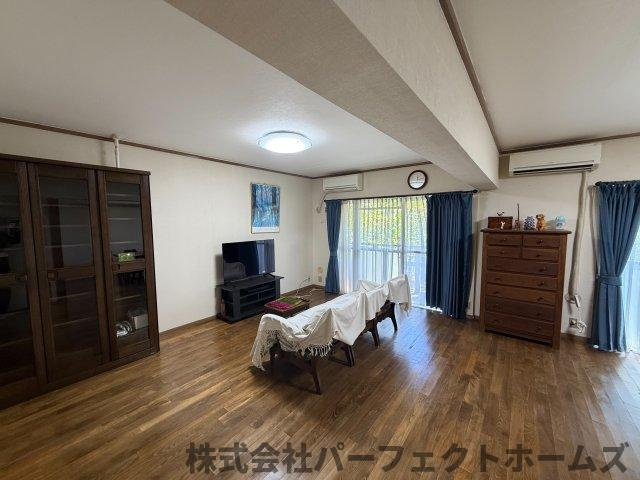 グリーンヒル光善寺住宅第15棟の居間・リビング|リビングです