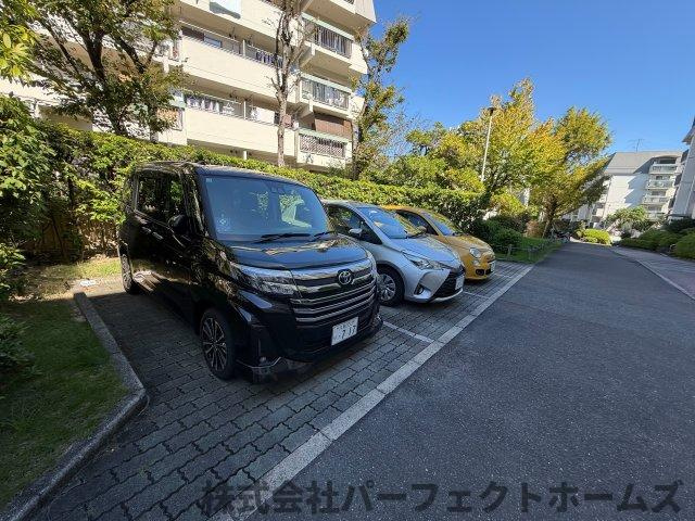 グリーンヒル光善寺住宅第15棟の駐車場