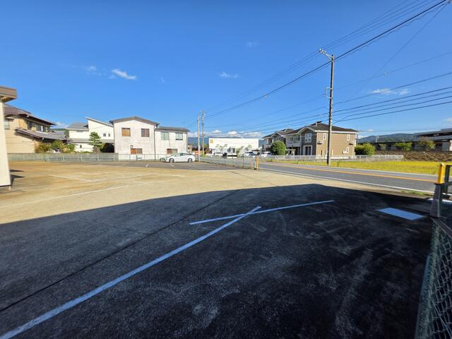 明世町事務所・工場の駐車場