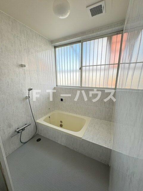 新栄戸建の浴室