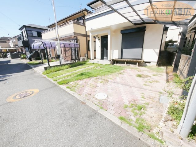 加古川市加古川町中津　中古戸建の駐車場