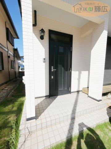 加古川市加古川町中津　中古戸建の玄関