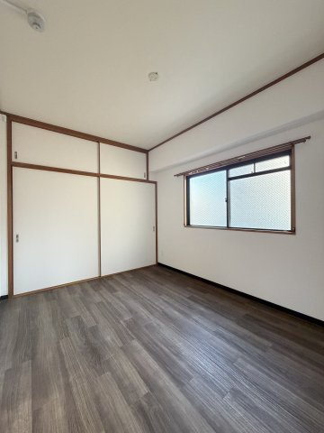 エスタイル北堀江の洋室