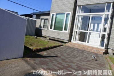 【駐車場】 | 駒場町9番16、17売家 | 玄関前に1台駐車可能