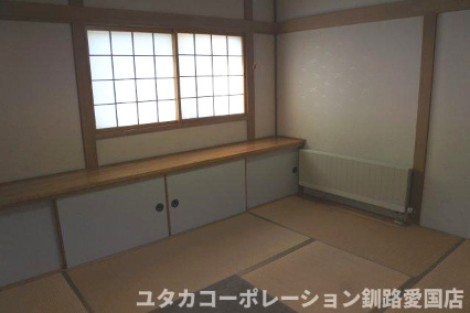 【和室】 | 駒場町9番16、17売家 | 窓下収納がある和室です♪