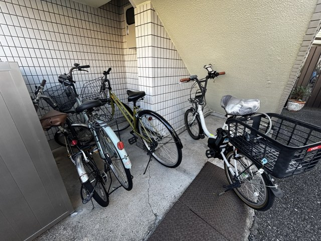 ラポア杉本の駐車場
