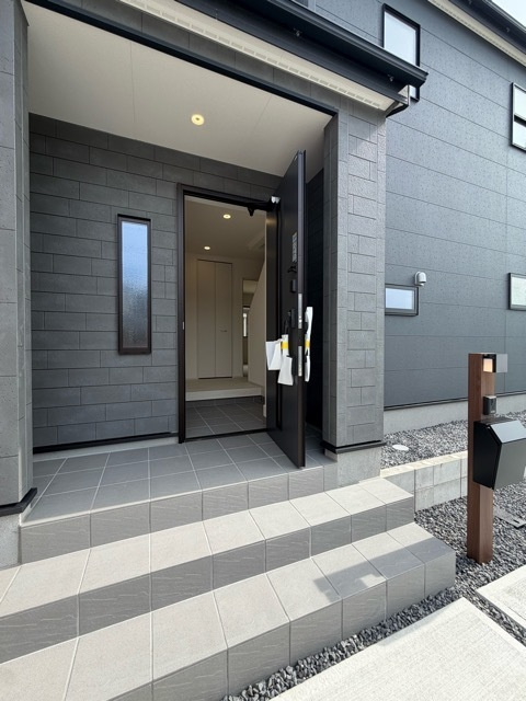 仲介手数料無料）江南市第３力長町　１号棟の玄関