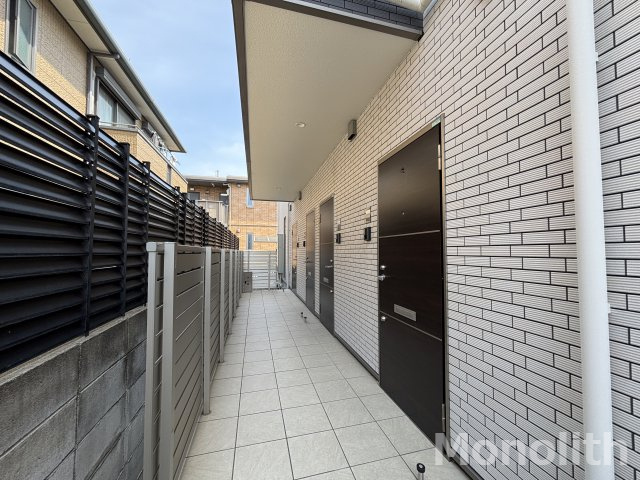 Casa上野芝のエントランス