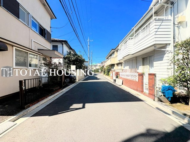 【前面道路含む現地写真】 | 杉並区上井草4丁目　中古戸建　全1棟