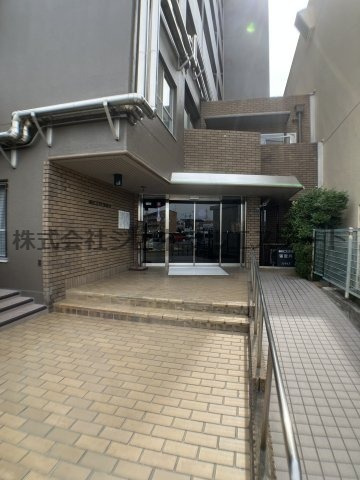 朝日プラザ寝屋川のエントランス