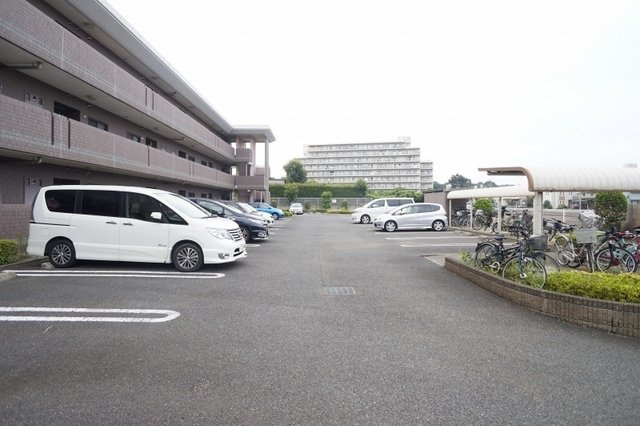 シャン・ド・フルールＡの駐車場