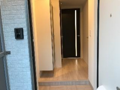 【玄関】 | アベニュー仁戸名Ⅲ | ※同物件・反転タイプの写真です。