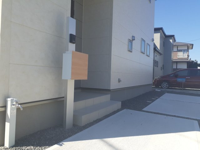 熊本市南区浜口町の新築一戸建の設備|テレビモニター付インターホン、メールボックス、立水栓、外部コンセント