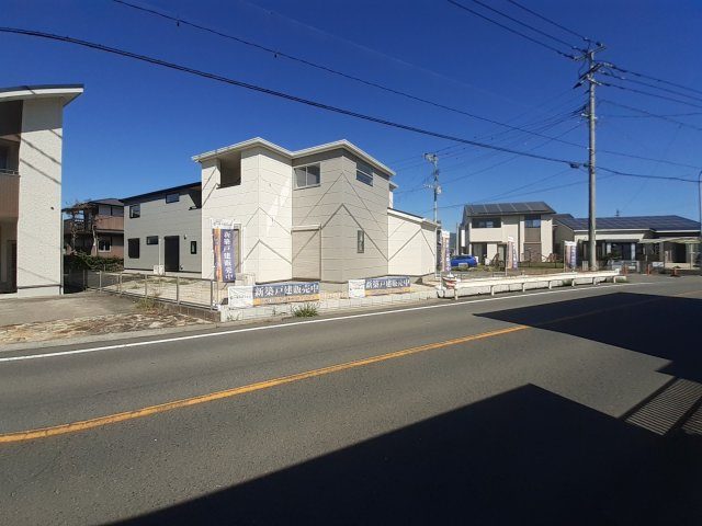 熊本市南区浜口町の新築一戸建の前面道路含む現地写真