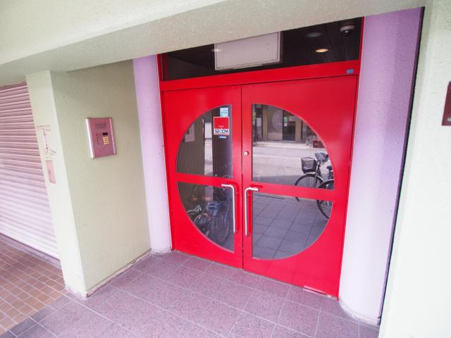 【エントランス】 | 丸栄マンション九条 | ゆとりのあるエントランスです