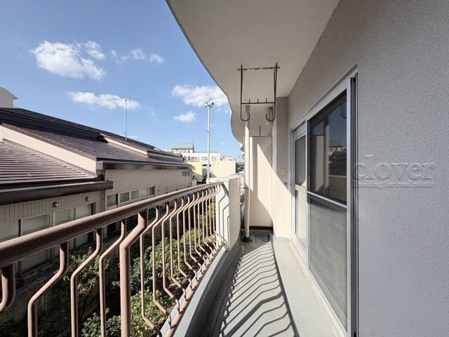 【バルコニー】 | ワコー第7大蔵マンション | バルコニーの様子。ちなみに専有部分ではなく共用部分です。～即日のご見学可能～　お問合せはお気軽に。