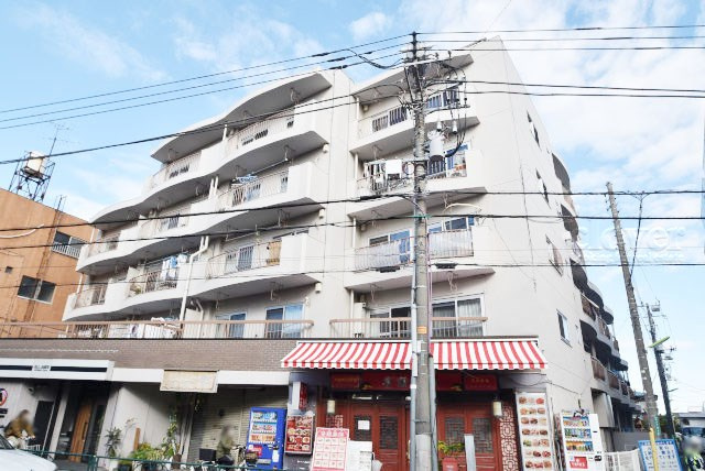 【外観】 | ワコー第7大蔵マンション | 手が行き届いた共用部が自慢の、清潔感のあるマンションです。～即日のご見学可能～　お問合せはお気軽に。