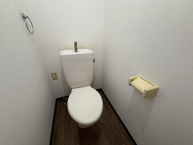 ポルタ・デ・ラ・メゾンのトイレ|このお部屋のトイレはは温水洗浄便座付きです。
