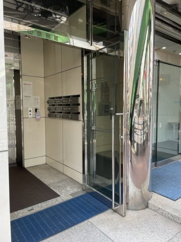 山京別館のエントランス