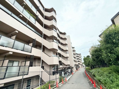 【外観】 | ベルク泉北高倉台 | 【システムキッチン新調】ママの憧れ対面式キッチンですので、家族と会話しながら楽しくお料理できますね！
