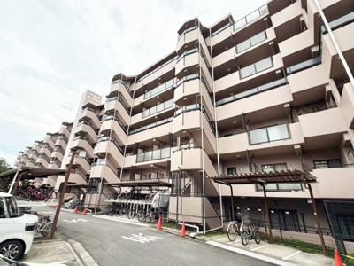 【外観】 | ベルク泉北高倉台 | 【トイレ新調】温水便座洗浄便座ですので、寒い日も温かい便座で安心して使用していただけますよ！