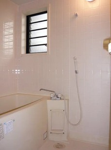 船橋市前原西３丁目のアパートの浴室