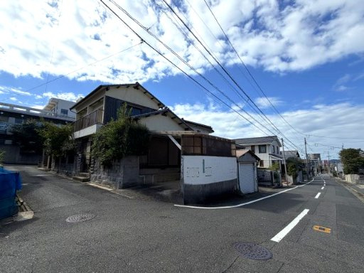 売地　小松町の前面道路含む現地写真